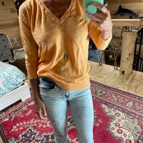 Small orange V neck light sweater - Picture 3 of 6